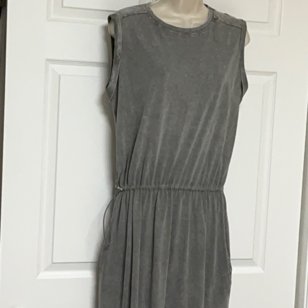 NWT casual dress. Slip on with pockets S